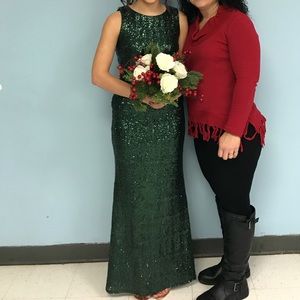 GORGEOUS full sequin dark green prom/formal dress